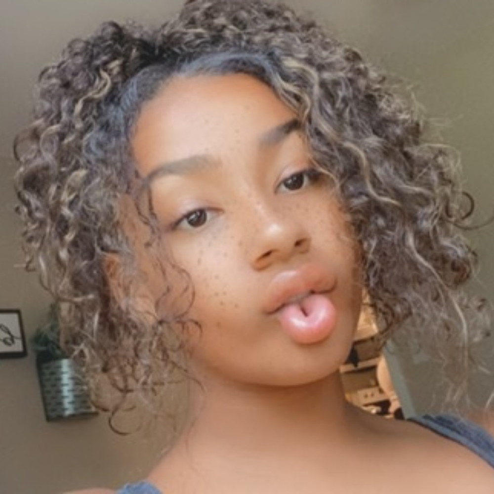Meet your Posher, Aneesa